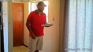 مسكت زوجتي بتنيك راجل البيتزا على كاميرا تجسس مخفية!