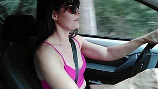 Raquel perguntando por info enquanto dá boquete furtivamente! 😜