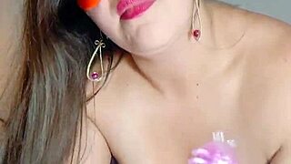 不倫妻が夫の上司にオナニーして大胆露出