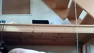 Podá se ta spoutaná milf ponižování v kanceláři pána?