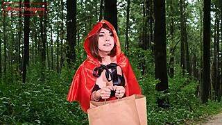 La petite Chaperon rouge 18+ crève d'envie de sexe fun en forêt ! 🌲🔥