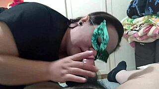 卧室里生传教士体位，最后一刻拔出