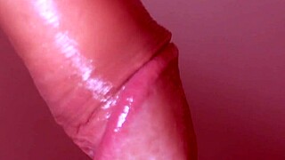 無修正の日本人フェラ、美しいカワイイ子がクローズアップで！