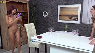 Yo, te mokre hlačke so kapljajoče po divjem lizanju pičke!