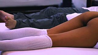 Padrasto se esgueira no motel com amiga da enteada para noite selvagem