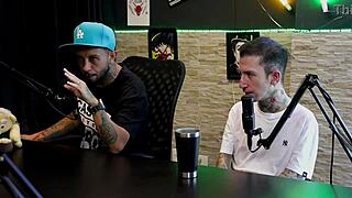 Eles são casados há anos, agora trocam com latina para ménage público