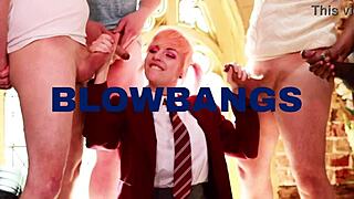 Студентка с синими волосами жестко трахнута учителем в сексуальном белье