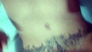 この熟女がヴァージンの精液をマンコで受けながらどう喘ぐ？