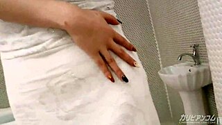 일본 큰 가슴 스타의 뜨거운 거품 목욕 장면!