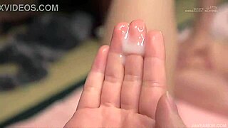 אמא גרושה צעירה 18+ מתחברת עם אח חדש ביישן סארינה מומונגה