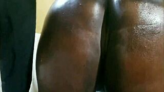 Hon tog med sin kusin till vår trekant