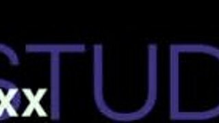 火辣英国护士被两个病人激烈轮番操