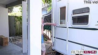 Töltsd meg a forró mostohaanyámat nyers creampie akcióval most azonnal