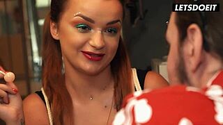 Ik ben geobsedeerd, Daphne Klyde’s kinky kut werd geslamd door de geile hostel receptionist!