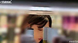 高貴な熟女がスタジオでキッチンドッグスタイル後に中出し