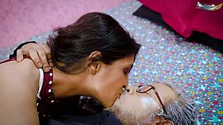 Abuelo folla duro a adolescente desi 18+ en película hardcore completa