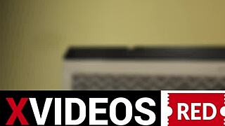 मेरी सास अकेली बड़ी टिट्स निकालकर मस्ती करती है!