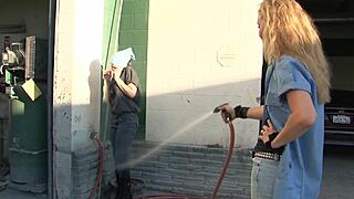 Stephanie Tripp, få din behårede fisse pounded i saunaen nu