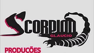 A mostohatestvérem megbaszott a mostohaanyám szobájában és lenyeltette velem a szörnyeteg faszát