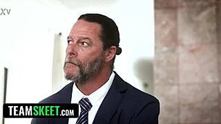 عرض خاص ~ أمي زوجتين يمارسون الجنس مع ربيبهم أمام صديقهم.