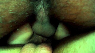 Две пишки в путката на тая латиноамериканка