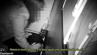 Glory Hole - Transex com um dotado do pau grosso dentro da cabine