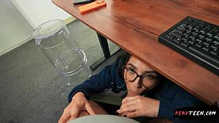 Az egy szopás az asztal alatt?