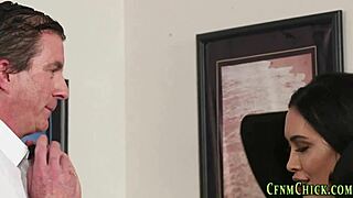 Ydmygende CFNM dominer på arbejde