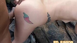 Sıcak Asyalı Endonezyalı anneyi nudist plajda siktim, büyük siyah sike oral yaptım