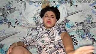 Estou feliz destruindo a bunda rosa branca da minha loira com meu pau negro grosso.