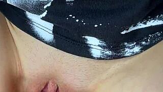 Тайный кремпай с первым выстрелом внутри и остальным снаружи для сюрпризного оплодотворения