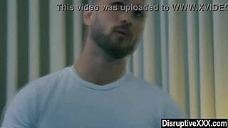 هل هذا الزوج المثلي متعدد الأعراق ينيك أمام الرئيس؟