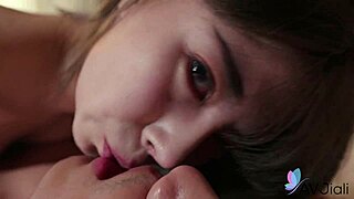 Ranako cinese capelli lunghi si fa dito figa bagnata baci e leccata poi cavalca in cowgirl e doggy fino all'orgasmo con figa rasata