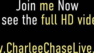 Charlee Chase pompa cazzo con la bocca?