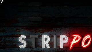 ستريبوف فتاة نردية بصدر طبيعي كبير تخلع ملابسها لك