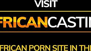 Svarta babes stora tuttar hoppar ut under hemförhör