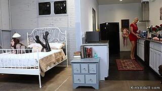 Proč brunetka 18+ lezbička anál fistuje macochu straponem v bondage?