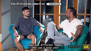 Kenapa cewek muda bergairah berpayudara alami selingkuh sama dada di kamar tidur?