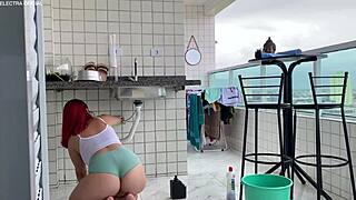 Volal som slúžku na upratanie a jej brazílska riť ma tak vzrušila