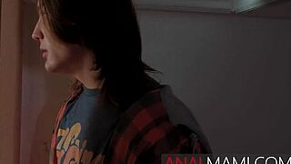 mostohaanya beleegyezett a mostohafia análbaszásába biztonságért tabus forgatókönyvben dupla behatolással keményen