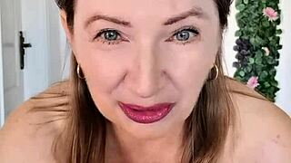 Hé geile oma, waarom verleid je met pijpbeurt en tietneuk in lingerie?