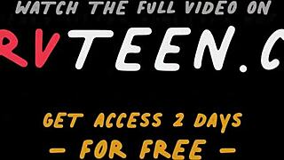 Waarom jaagt deze geile 18+ perv op seks in gym met kale kut bloot?