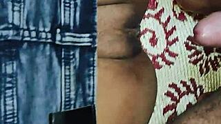 Videa sexu vysokoškoláčky s close-up pičkou a creampie v džínsoch