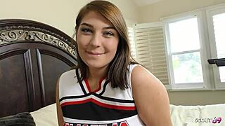 Plavooka pawg 18+ Vivian Taylor velike guze liže dupe starijem u rimjobu