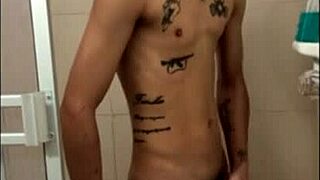 Kiimainen pikkusisko 18+ rakastaa kun veli dominoi kovalla panolla kotitekoisessa tarinassa