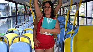 طالبة يمسكوها وينيكوها جامد في أوتوبيس عام؟