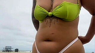 Den afrikanske ostehandler på stranden stirrede på mine blinkende 18+ exhibitionist moves 😂