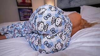 Stiefmoeder ontwaakt bij harde pik stiefzoon helpt milf snel klaarkomen in amateur POV