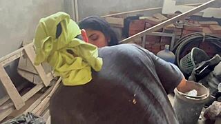 Den her murer kneppede mig hårdt for at være en kåt og glat ludder