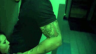 Tu sais, cette pâle 18+ pompe et un distributeur mène à domination folle